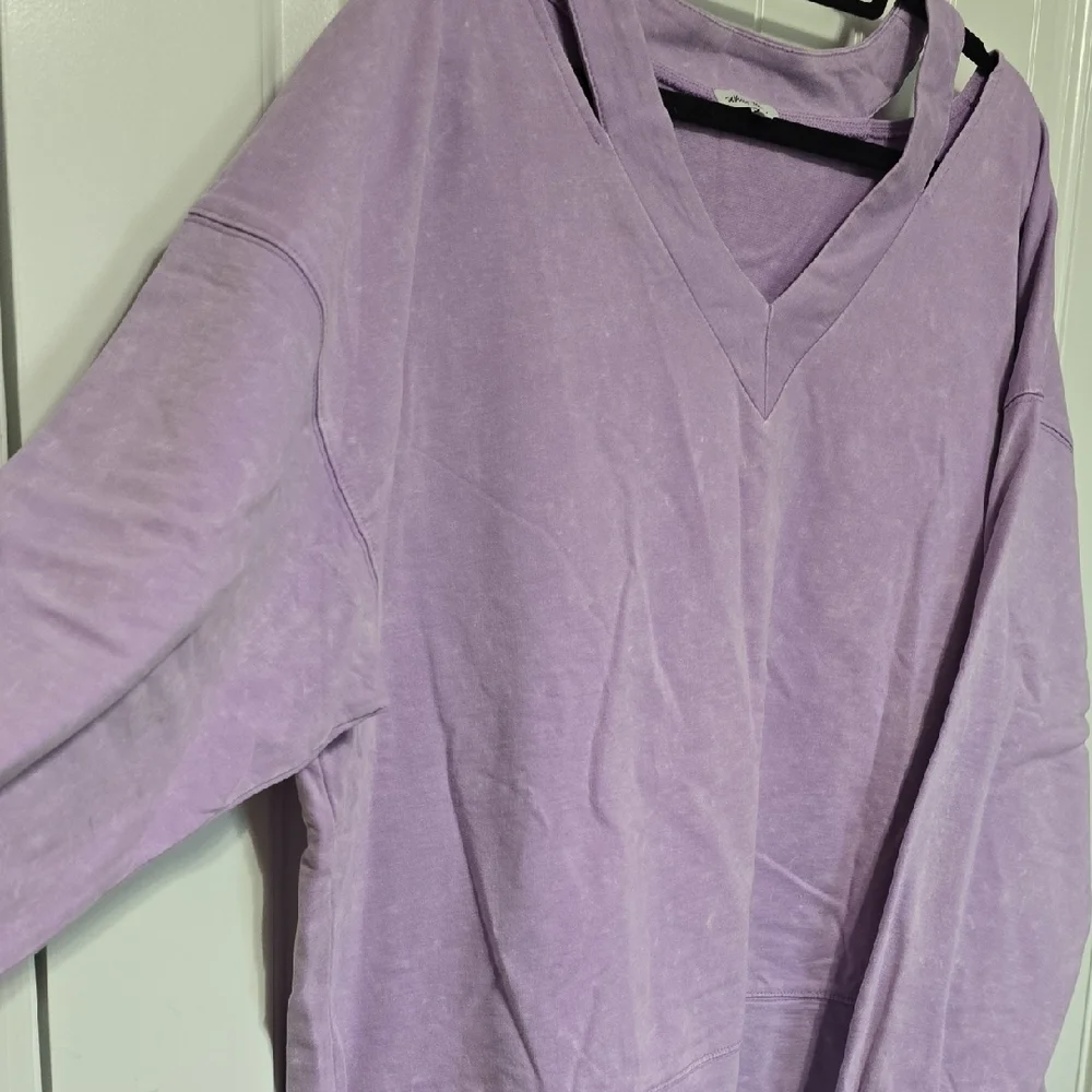White Birch Lavender V-Neck Top XL NEVER WORN - Picture 4 of 5